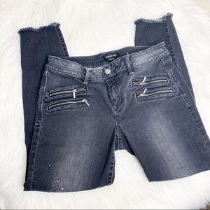 Bebe distressed skinny jeans size 28